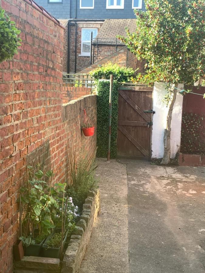 Lovely City Town House With Free Parking Sleeps 2 To 6 Guests York Dış mekan fotoğraf