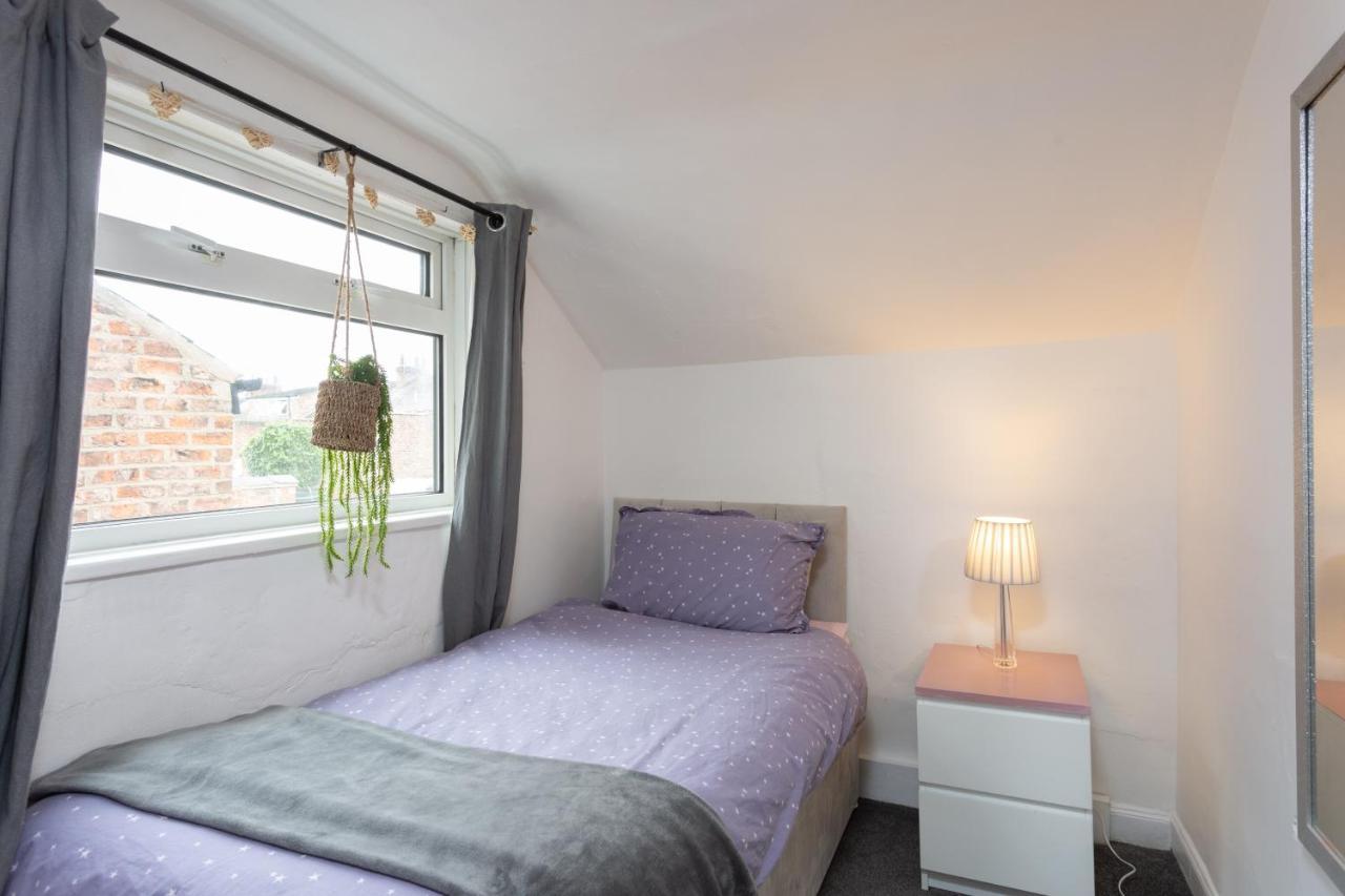 Lovely City Town House With Free Parking Sleeps 2 To 6 Guests York Dış mekan fotoğraf
